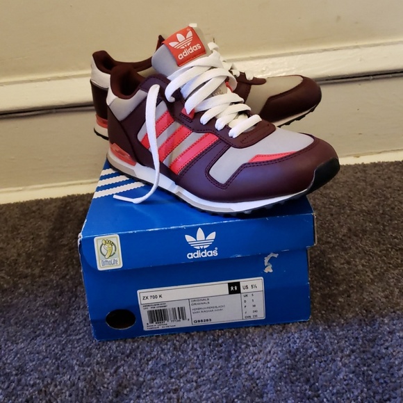 Sneakers - Picture 1 of 6